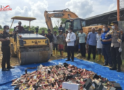 Kejari Dumai Lakukan Pemusnahan Barang Bukti dari Bea Cukai