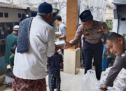 Gelar Jumat Berkah, Polisi Bagikan Ratusan Nasi Kotak