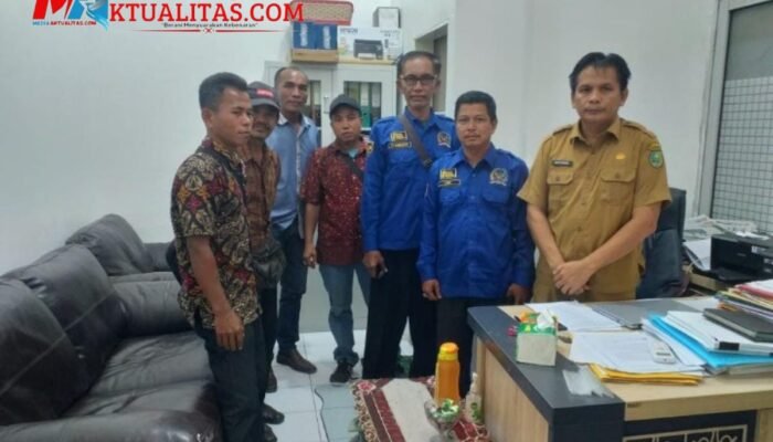 Masyarakat Desa Sungai Ekok Meminta Bupati Indragiri Hulu Memberhentikan Kepala Desa Sungai Ekok