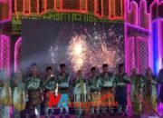 Bupati Bengkalis Kasmarni memberikan apresiasi serta penghargaan kepada Camat Pinggir Atas  Pembukaan perhelatan MTQ Tingkat Kecamatan Pinggir tahun 2024 Terasa Lebih Religius