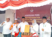 Cabup dan Cawabup Mandailing Natal Saifullah – Atika Tunjukkan Bukti Terdaftar Dari KPU Madina