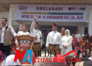Ribuan Simpatisan Antarkan Pasangan Anton ST MM – Syafaruddin Poti SH MM Ke KPU Rohul