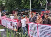 Tiga Kali Dilaporkan Tak Diproses, Puluhan Jurnalis dan Aktivis Geruduk Polda Riau, Desak Hondro Segera Ditahan