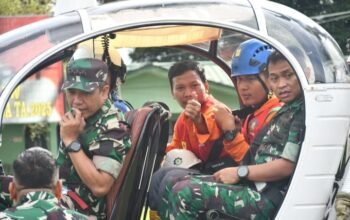 Danrem 023/KS Terobos Lokasi Longsor! Akses Jalan Lumpuh, Evakuasi Berkejaran dengan Ancaman Cuaca Buruk