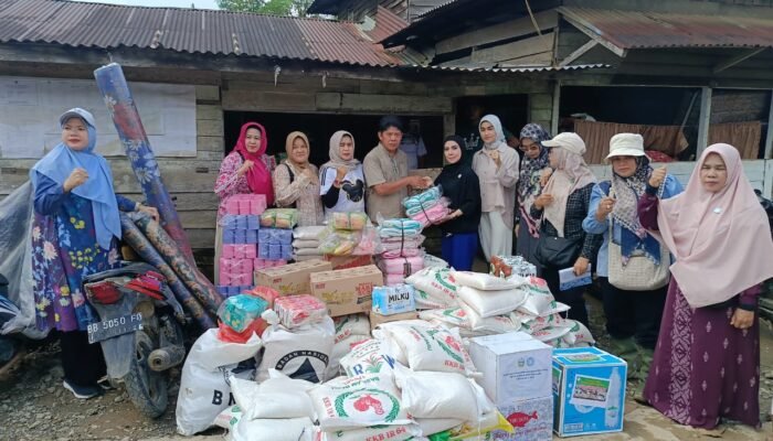 TP PKK Tapanuli Selatan Salurkan Bantuan untuk 175 Korban Banjir di Dusun Benteng, Hapesong Baru
