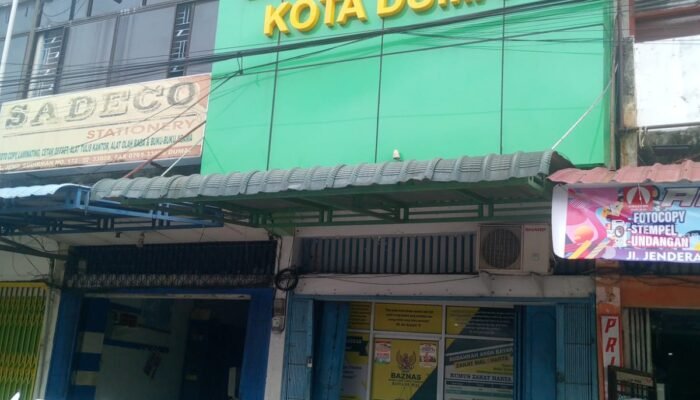 BAZNAS Kota Dumai Salurkan Bantuan Seragam dan Biaya Sekolah kepada Dua Siswa SDN 010 Jaya Mukti