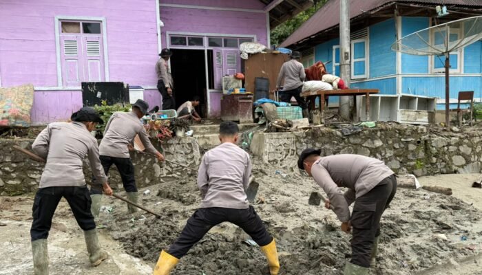 Sat Brimob Polda Sumbar Dirikan Posko SAR dan Percepat Pemulihan Pasca Bencana di Nagari Sungai Batang