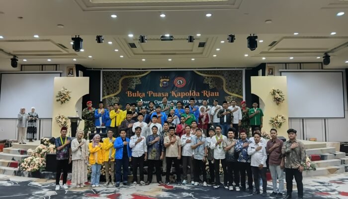 Buka Puasa Bersama Cipayung Plus dan BEM, Kapolda Riau Ajak Mahasiswa Jadi Motor Perubahan