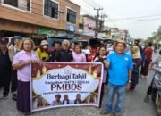 Ramadhan Penuh Berkah di Duri! PMBDS Bagikan 350 Takjil, Kebersamaan Muslim dan Non-Muslim Jadi Teladan