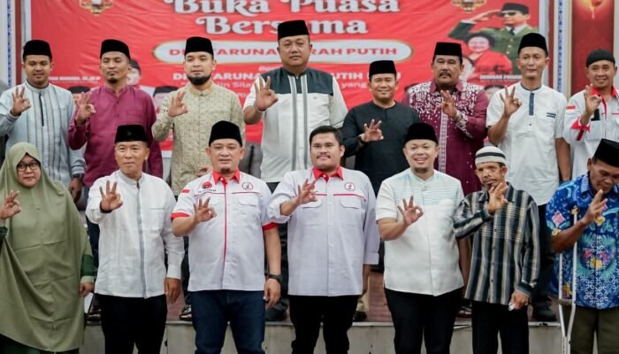 DPD Taruna Merah Putih Riau Berbagi di Mandau, Septian Nugraha Serahkan Bantuan Jelang Berbuka