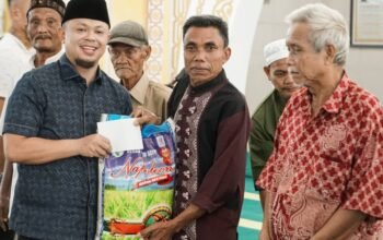Camat Mandau Bersama UPZ Masjid Besar Arafah Salurkan 1,36 Ton Zakat Fitrah untuk 136 Penerima Manfaat