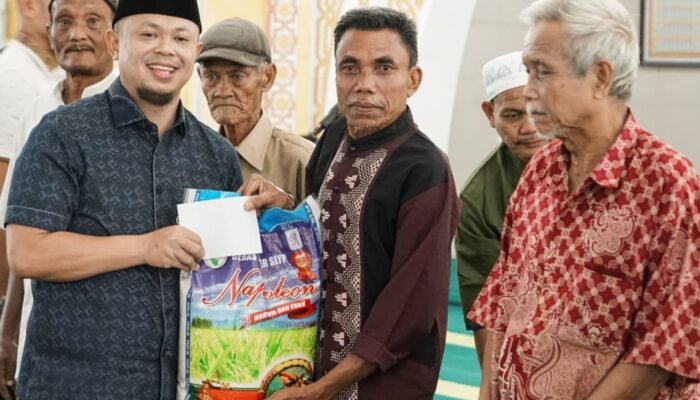 Camat Mandau Bersama UPZ Masjid Besar Arafah Salurkan 1,36 Ton Zakat Fitrah untuk 136 Penerima Manfaat