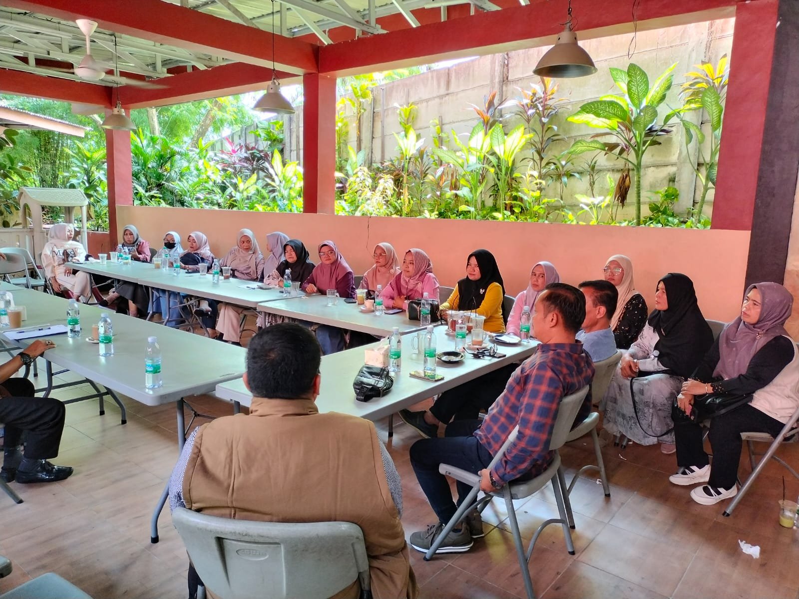 "Musyawarah dan konferensi pers MKKS SMA/SMK Swasta Provinsi Riau membahas pelaksanaan SPMB 2026 di Pekanbaru."