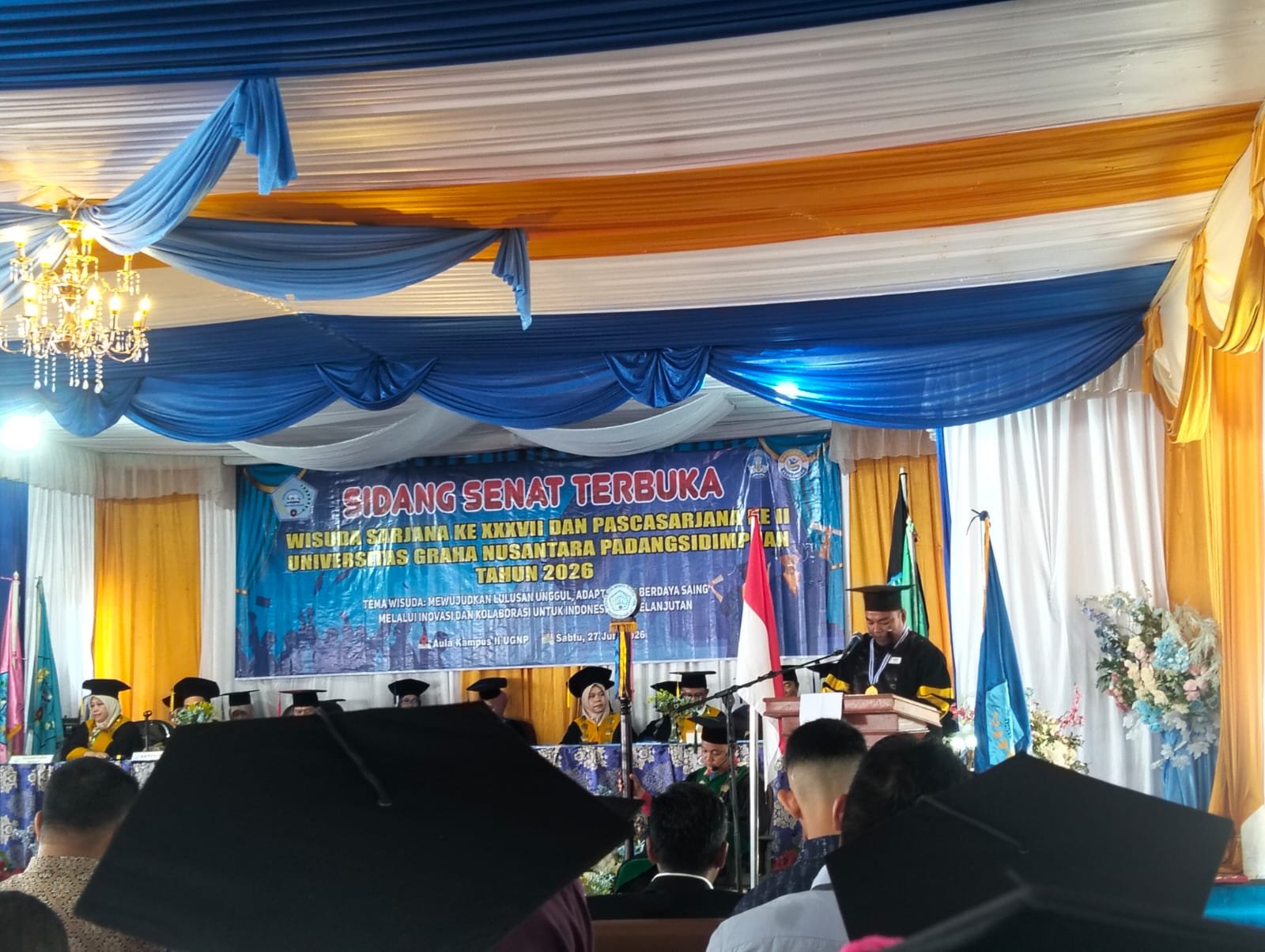 Sahrul M. Pasaribu menyampaikan sambutan pada Wisuda Sarjana ke-XXXVII dan Pascasarjana ke-II Universitas Graha Nusantara (UGN) Padangsidimpuan tahun 2026.