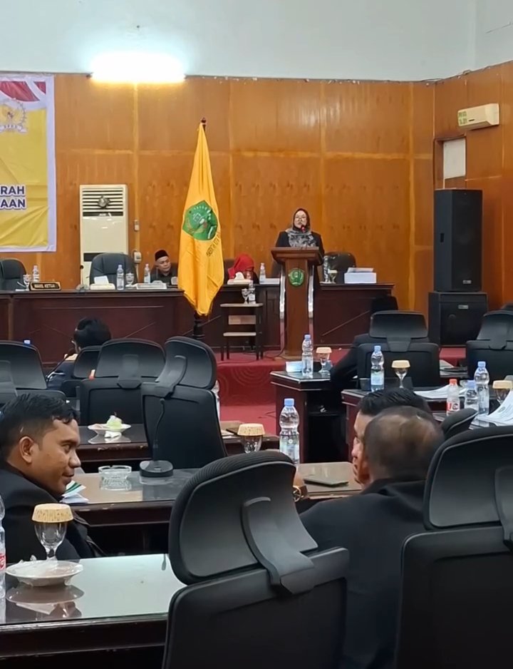 Rapat DPRD Padangsidimpuan Jadi Sorotan, Sejumlah Anggota Sibuk Berbincang dan Berswafoto