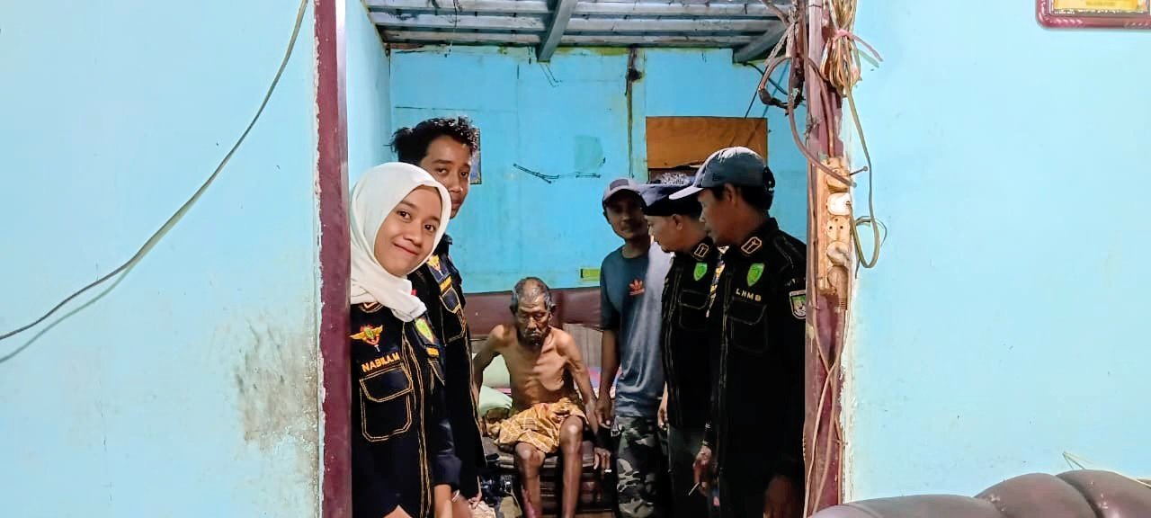 LHBMB Dumai Barat menyerahkan santunan kepada lansia di Dumai Barat.