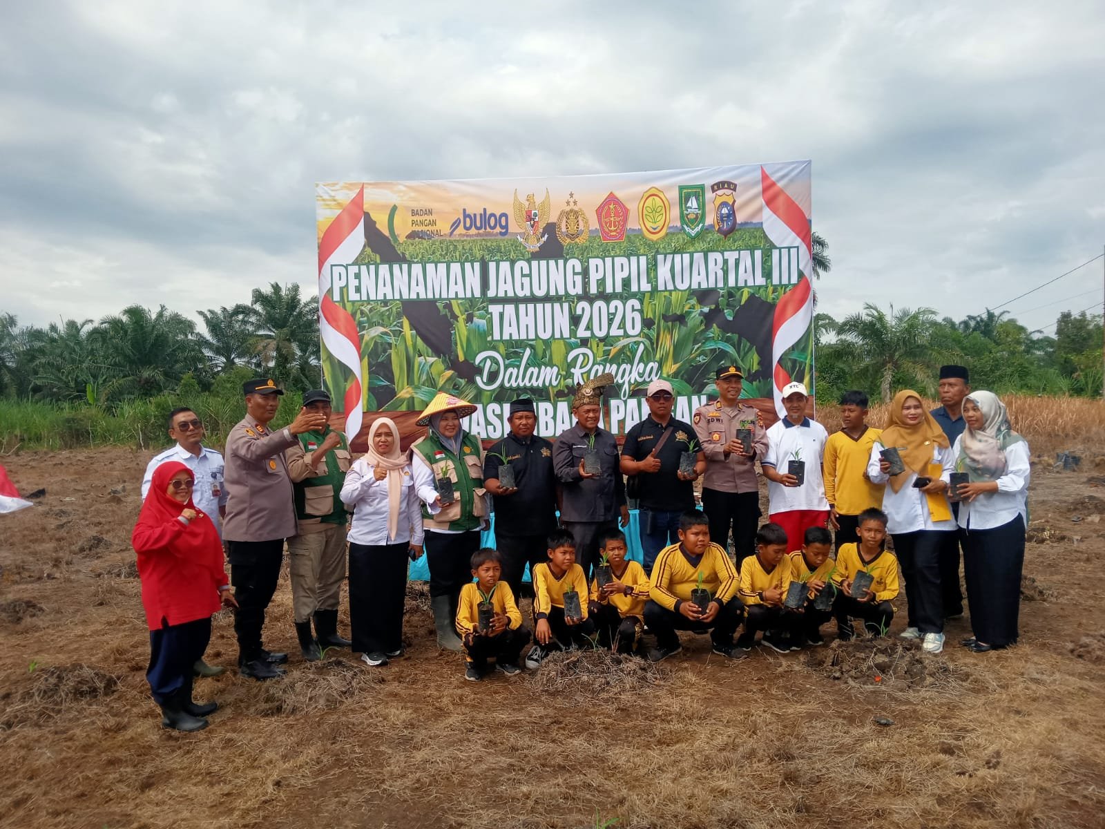 KKSSI Medang Kampai Dukung Ketahanan Pangan, Ikuti Penanaman 5.000 Bibit Jagung Polsek Medang Kampai
