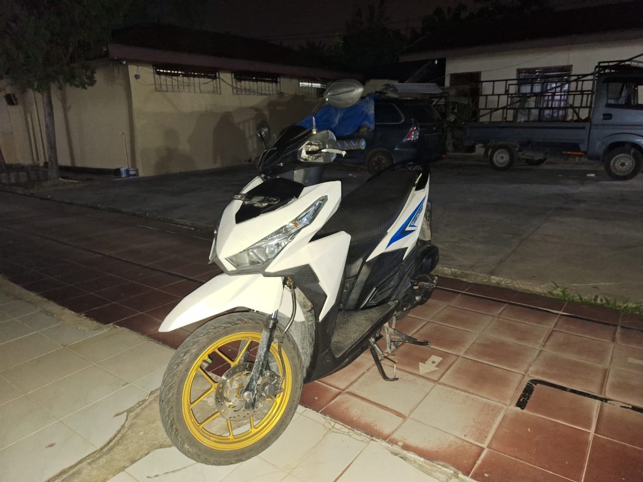 Sepeda motor Honda Vario putih yang diamankan polisi dalam kasus curanmor di Mandau