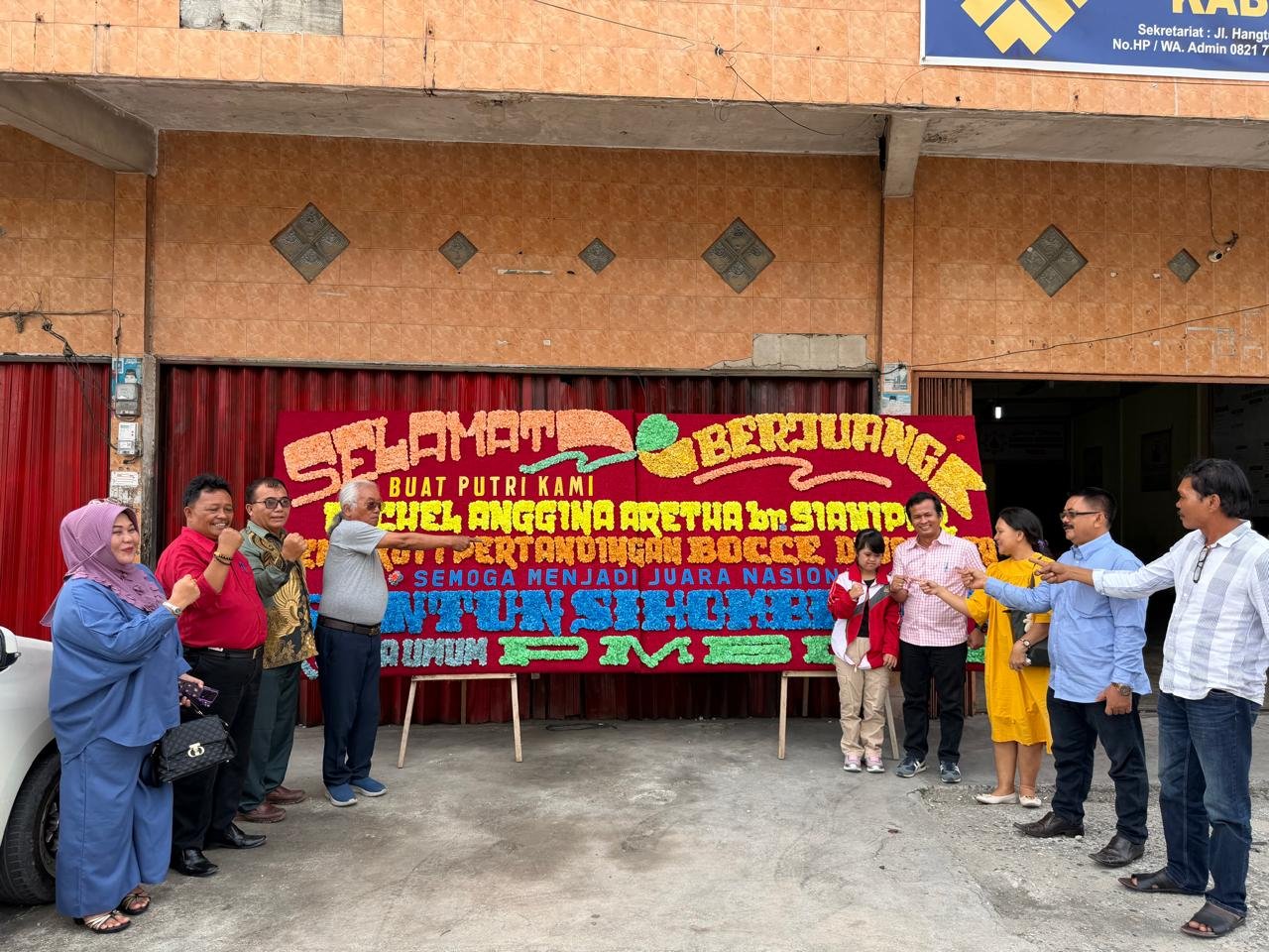 Rachel Aretha Anggina Sianipar bersama jajaran pengurus PMBDS saat pelepasan menuju kejuaraan nasional bocce