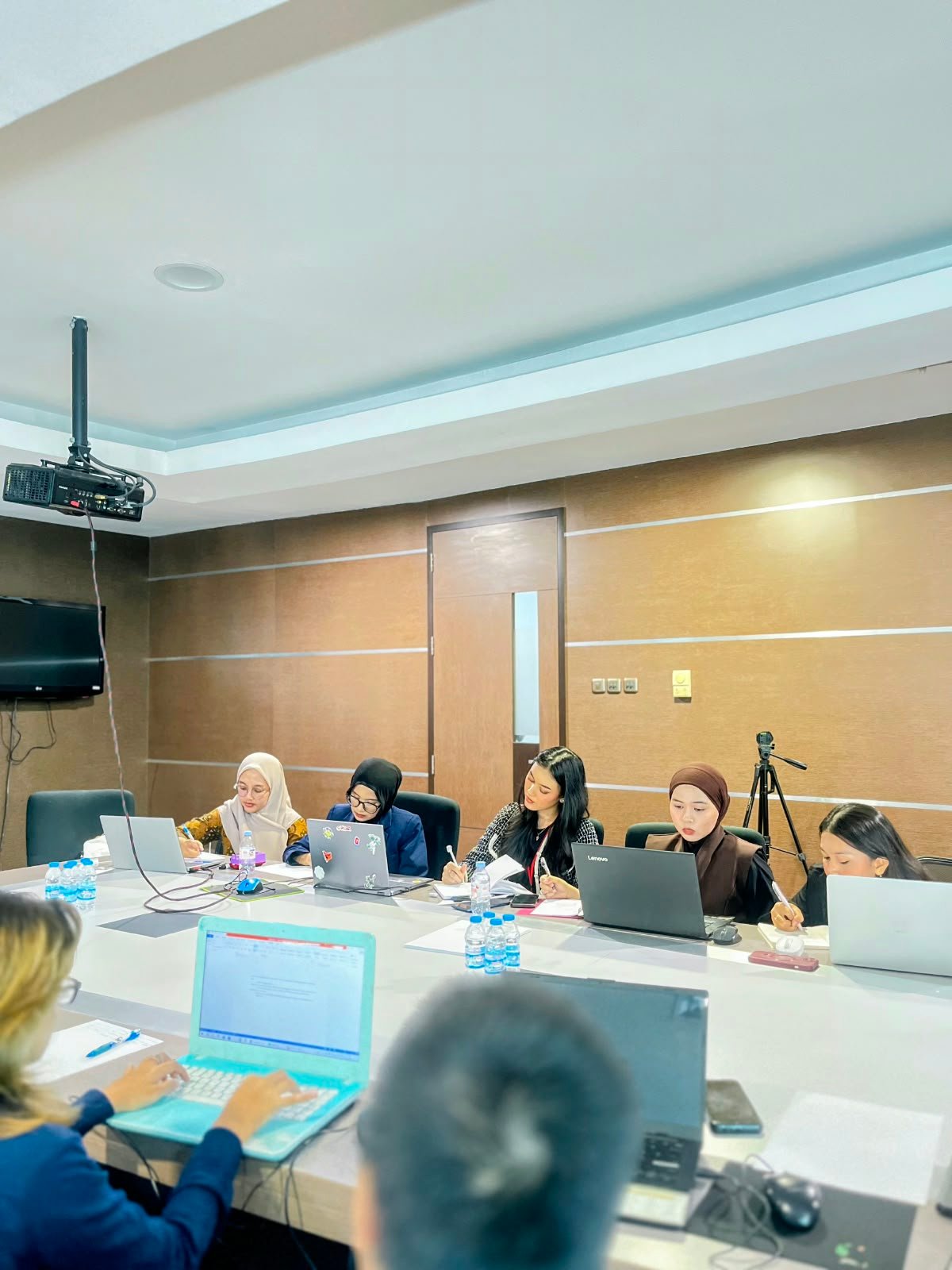 Ketua DPC LBH PHIGMA Jakarta Selatan bersama peserta workshop hukum