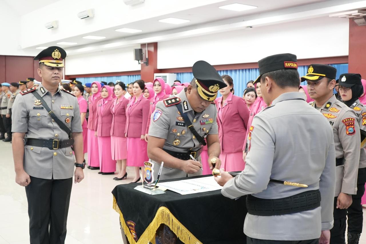Sertijab Kapolres Bengkalis AKBP Eko Rubiyanto di Mapolda Riau