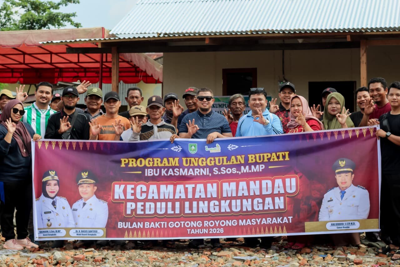 Silaturahmi dan Gotong Royong ke Lokasi Musibah Kebakaran di Kelurahan Gajah Sakti